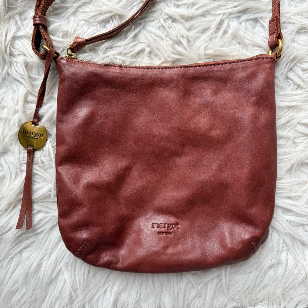 Margot New York Hobo Rich Brown Leather Lightweight Crossbody Bag Purse - Picture 3 of 15